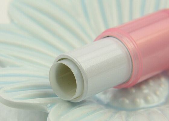 το χείλι σχολιάζει